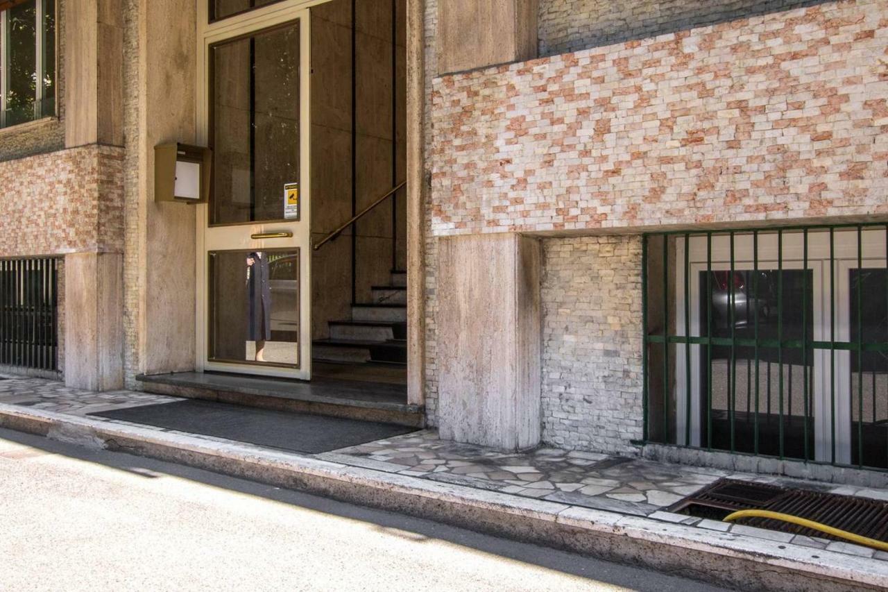 Hintown San Vincenzo Apartment Милано Екстериор снимка